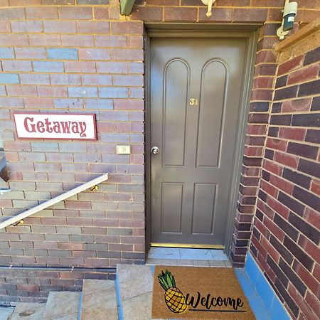 Tumut Valley Motel Pet Friendly Exterior foto