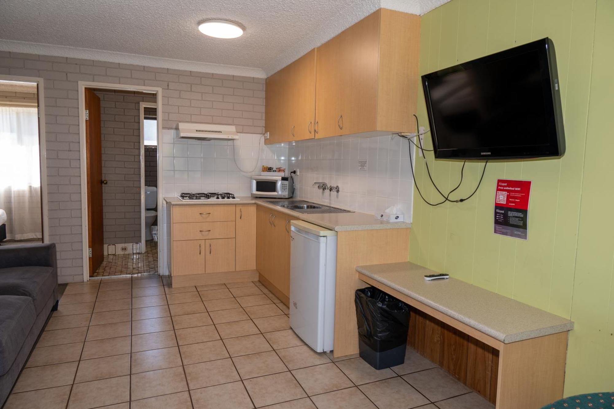 Tumut Valley Motel Pet Friendly Exterior foto