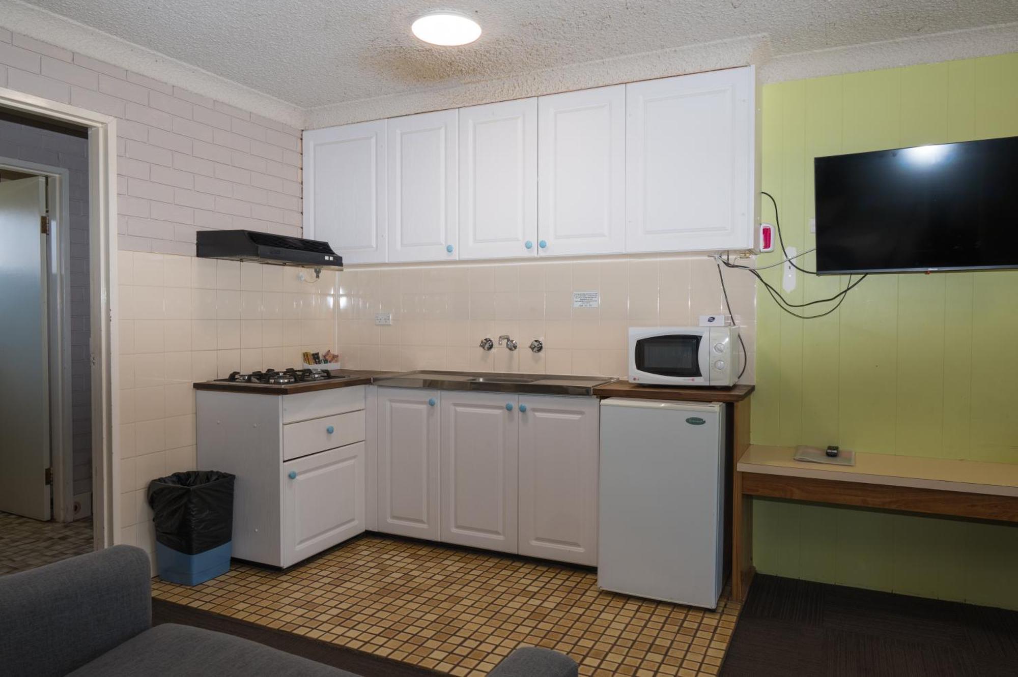 Tumut Valley Motel Pet Friendly Exterior foto