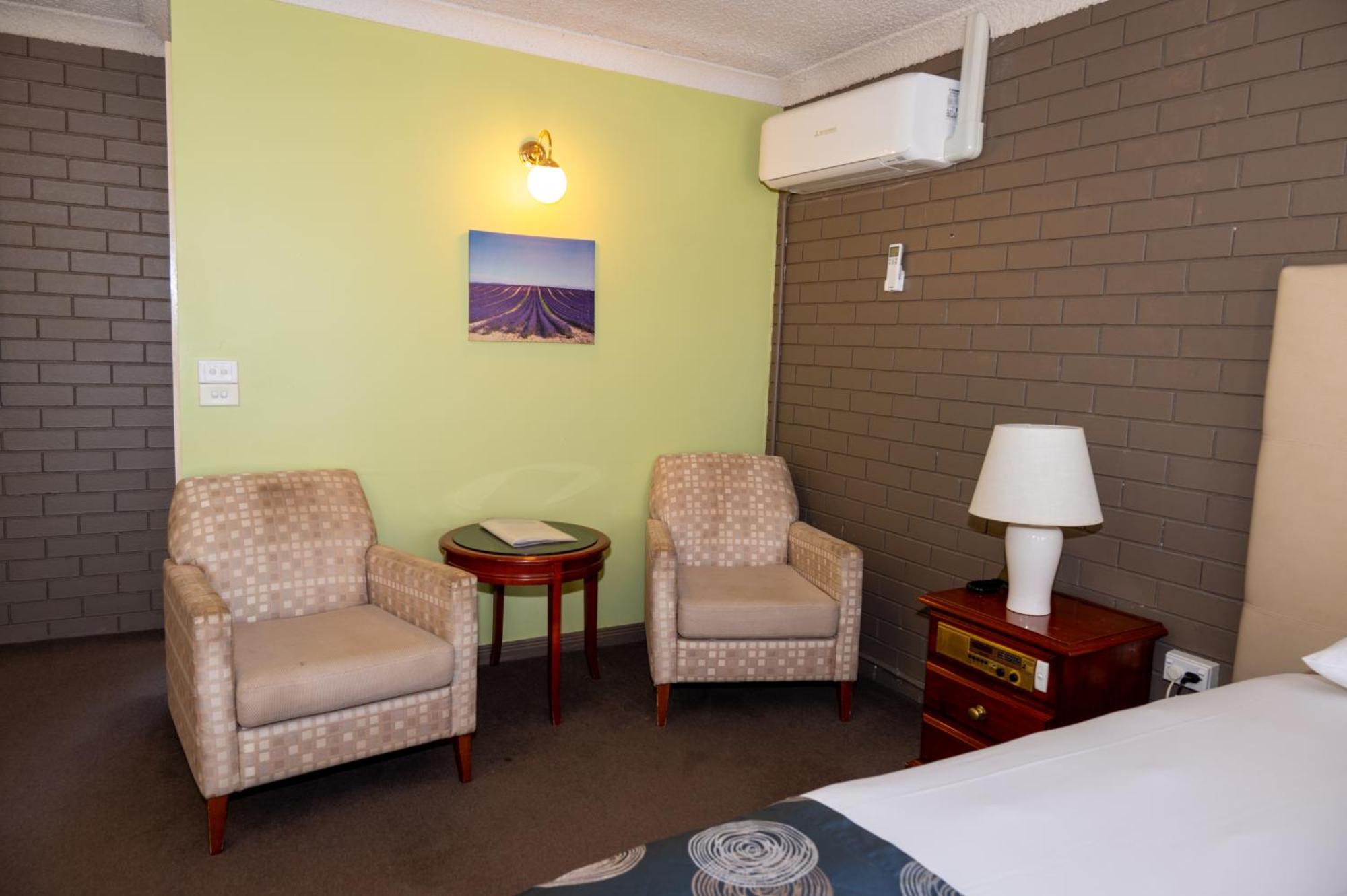 Tumut Valley Motel Pet Friendly Exterior foto