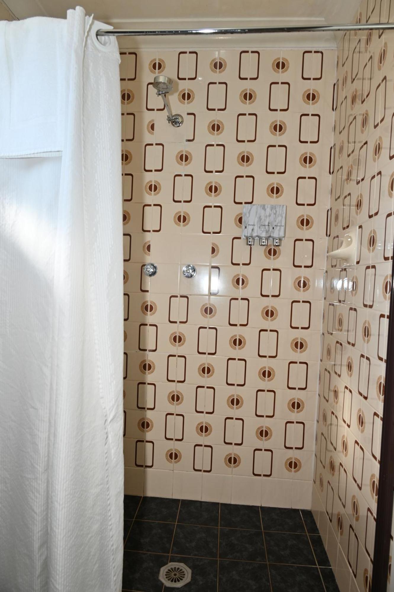Tumut Valley Motel Pet Friendly Exterior foto