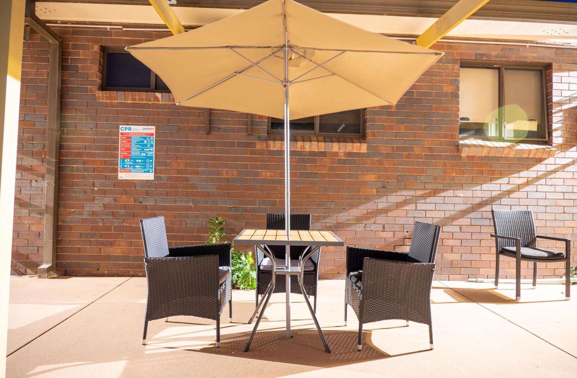 Tumut Valley Motel Pet Friendly Exterior foto
