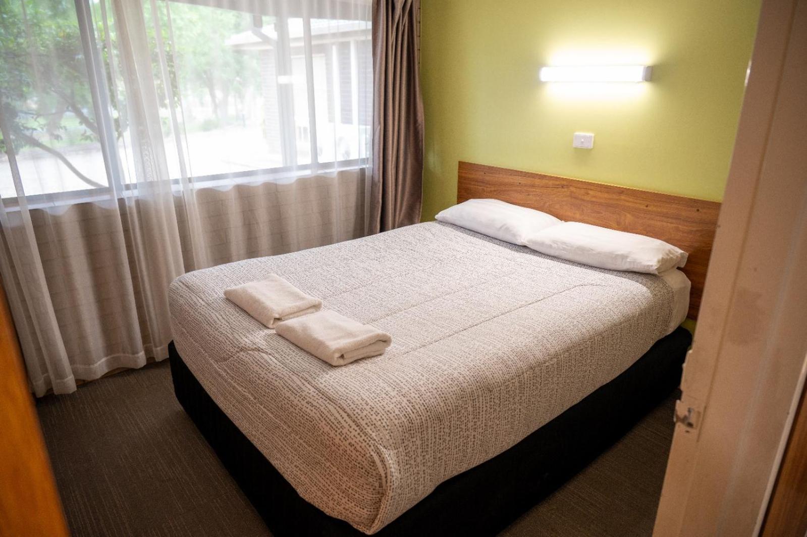 Tumut Valley Motel Pet Friendly Exterior foto