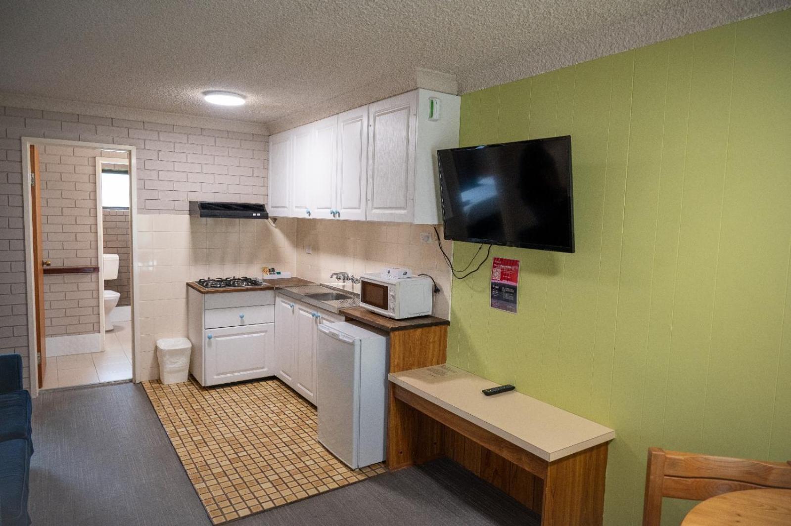 Tumut Valley Motel Pet Friendly Exterior foto
