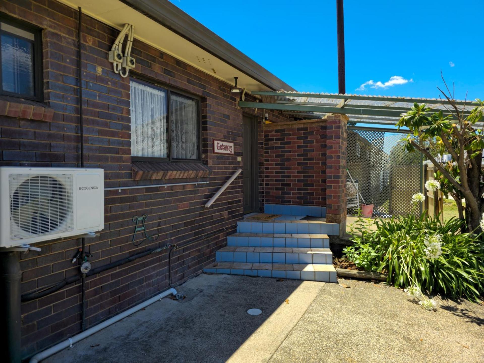 Tumut Valley Motel Pet Friendly Exterior foto
