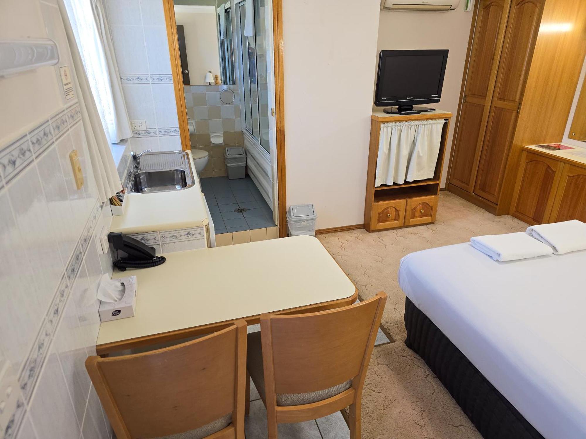Tumut Valley Motel Pet Friendly Exterior foto