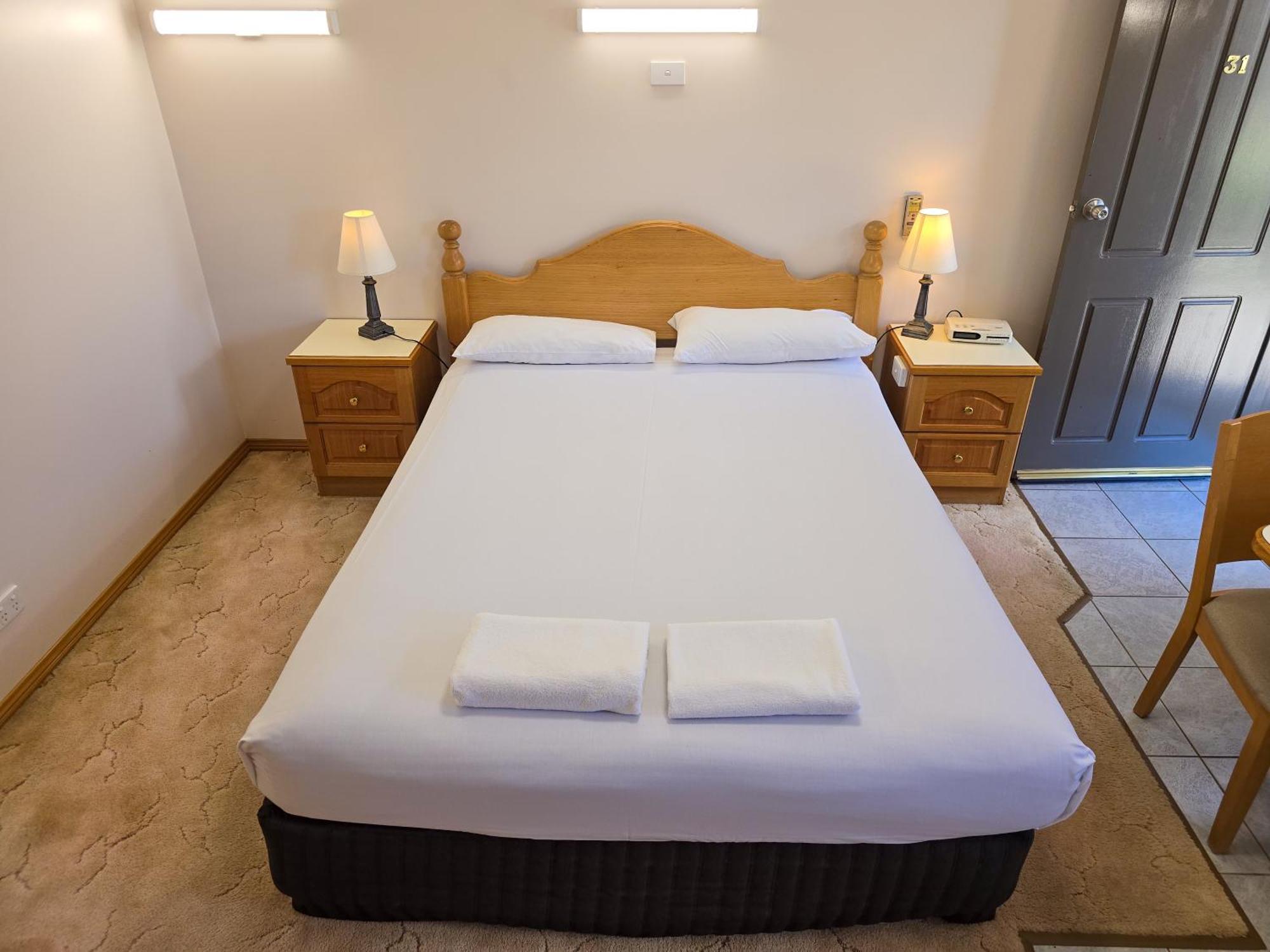 Tumut Valley Motel Pet Friendly Exterior foto