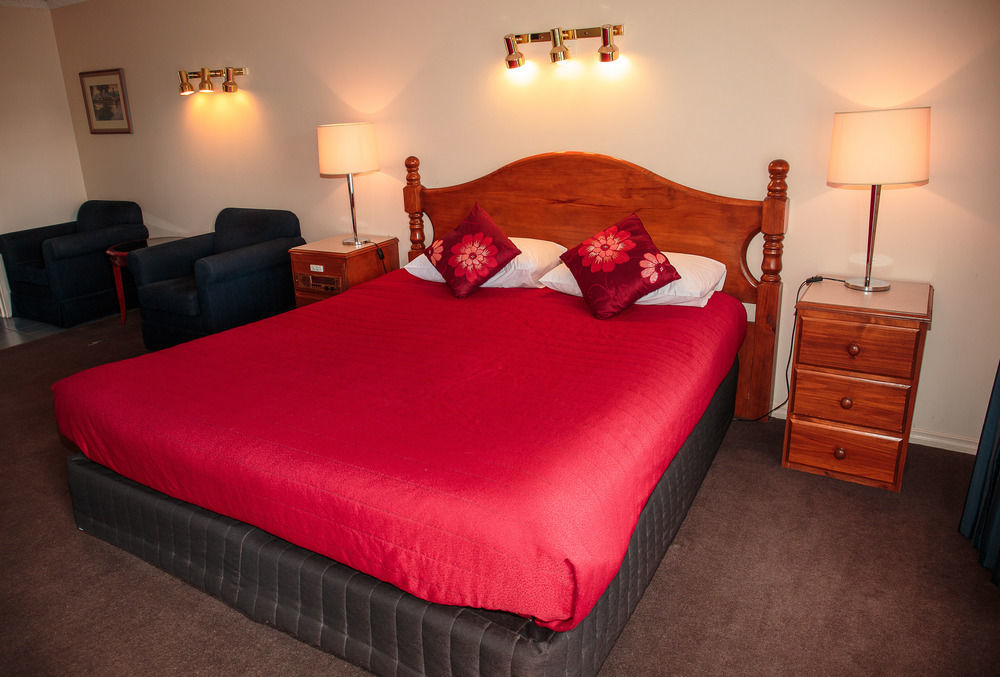 Tumut Valley Motel Pet Friendly Exterior foto