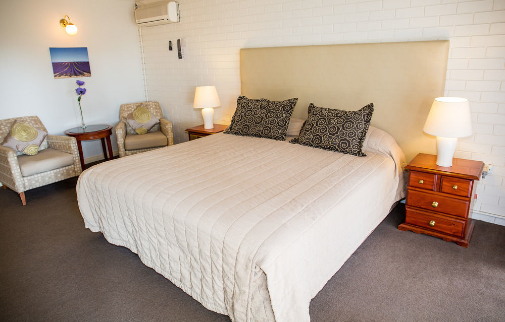 Tumut Valley Motel Pet Friendly Exterior foto